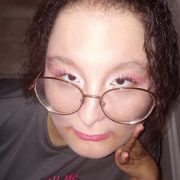 Meet your Posher, Jade - Picture 4 of 4